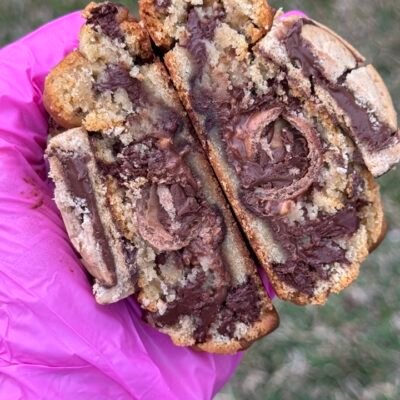 2026.03.24-GALLETAS-ny_style-ferrero-chocolate-chip-in-hand